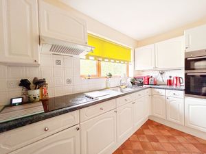 Kitchen- click for photo gallery